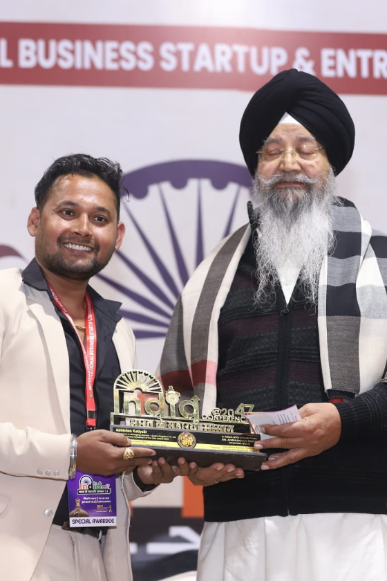 Abhieshek Katiyaar receiving Business Leadership Award for Excellence in Real Estate and Investment Advisory Services